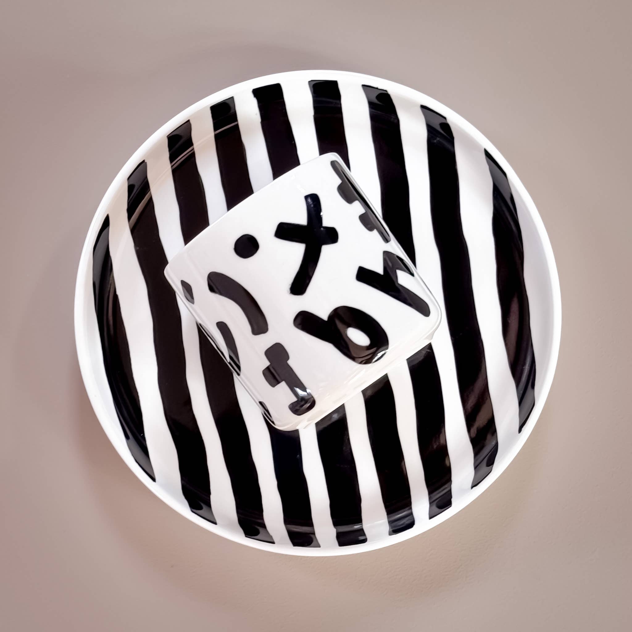 Small plate Stripes - vulcano black