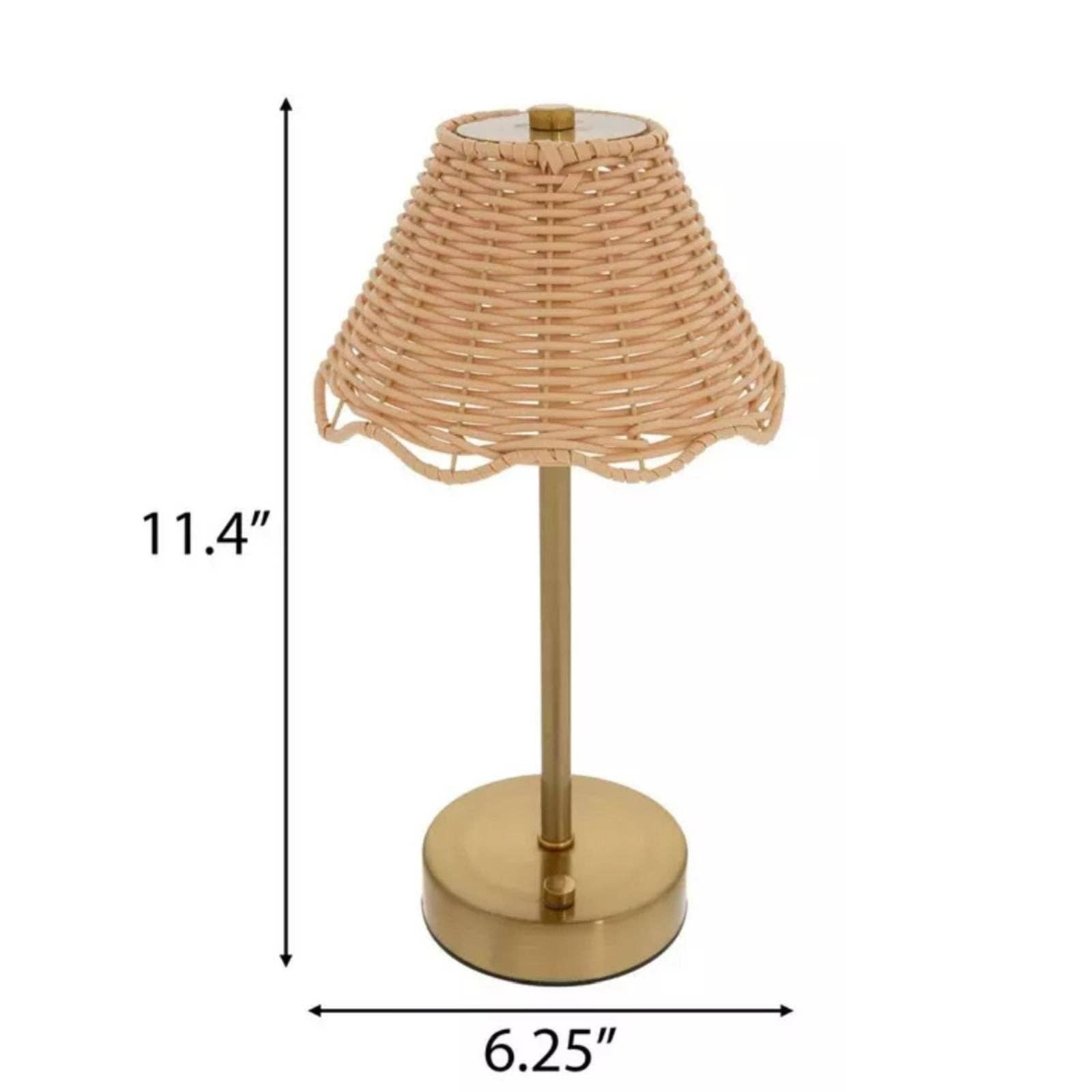 Scalloped Rattan LED Table Lamp