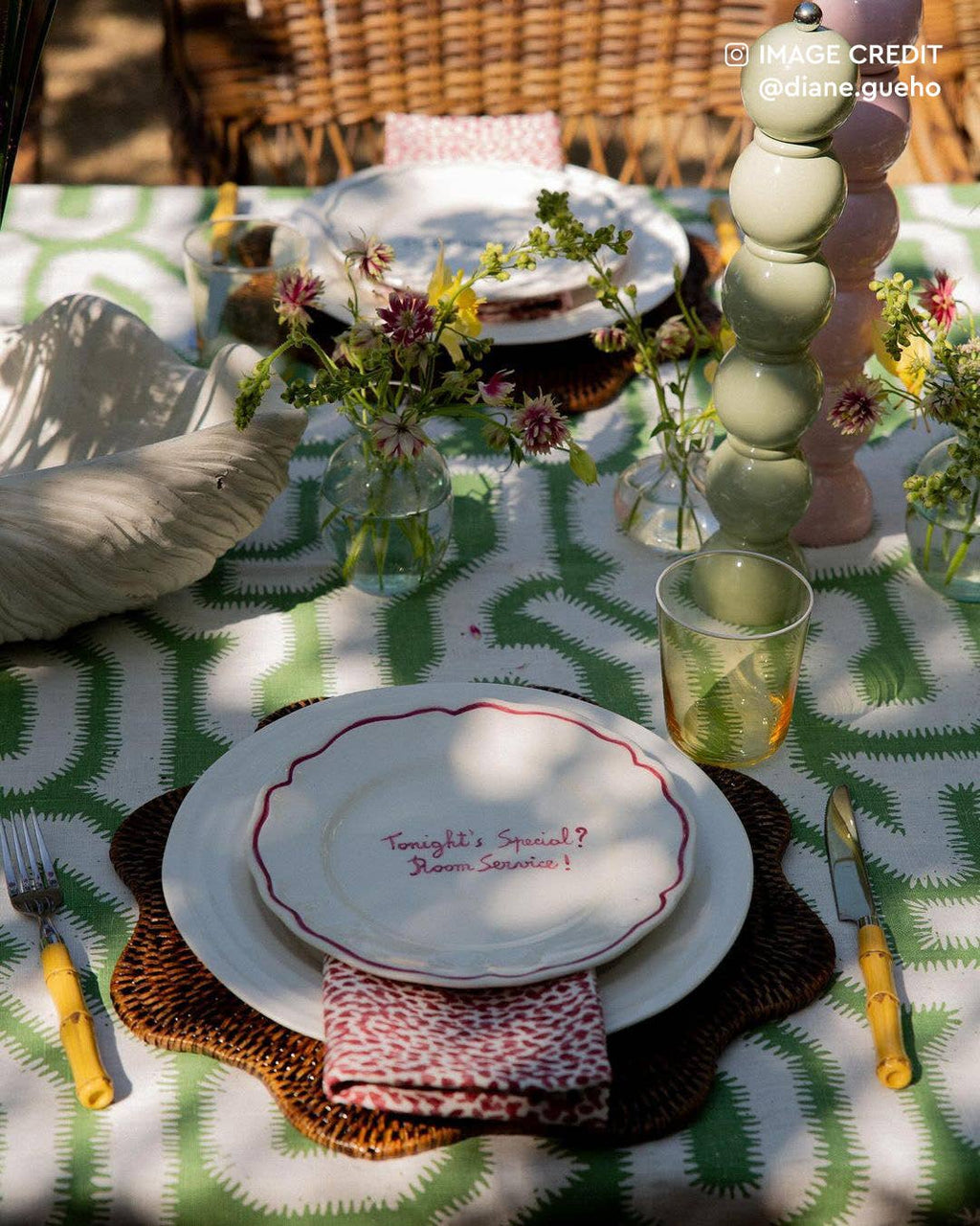 Round Scallop Rattan Placemat (Dark Brown) Straw Charger