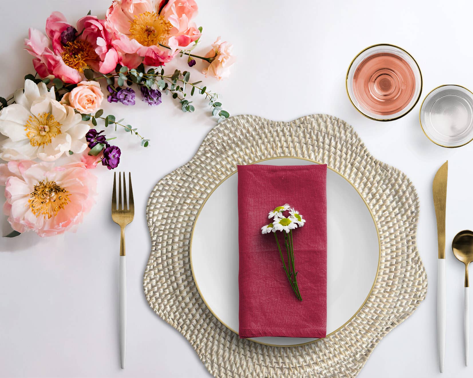 Round Scallop Rattan Placemat (Whitewash) Wicker Charger